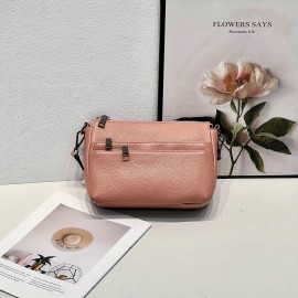 A New Multi-Layer Soft Genuine Leather Women'S Bag with Large Capacity, Featuring a Small Square Design, Suitable for Shoulder And Crossbody Wear, Designed with Multiple Zippers, Perfect for a Luxurious And Versatile Commuting Experience